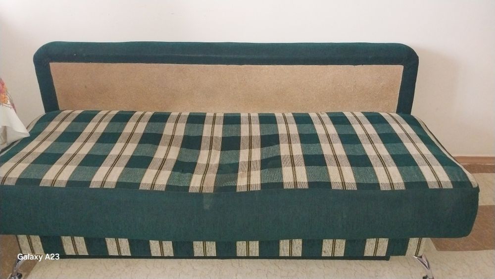 Диван трехместный