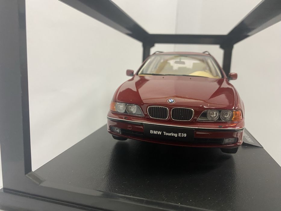 TRIPLE9 BMW E39 5-Series Touring an 1998 machetă auto scara 1:18 26 cm