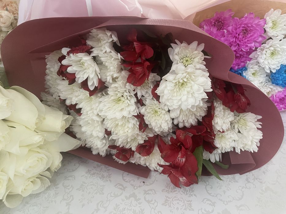 Свежие цветы и букеты