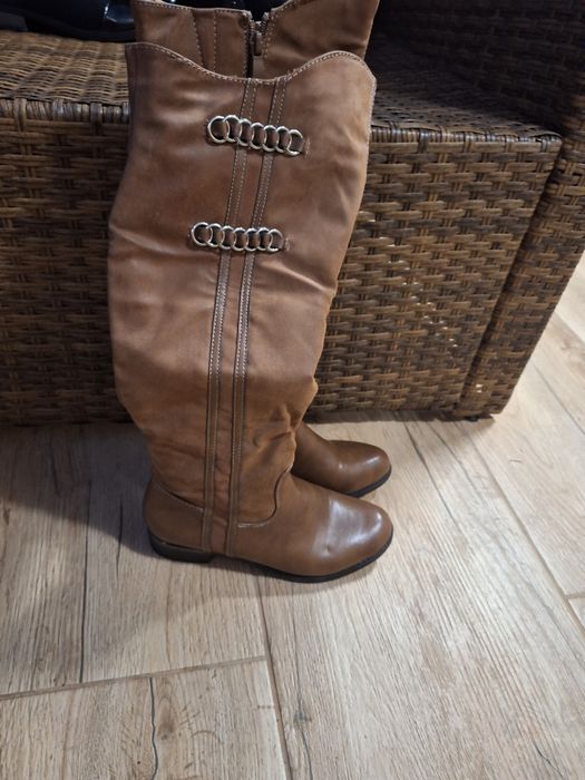 Чизми и ботуши номер 36,37