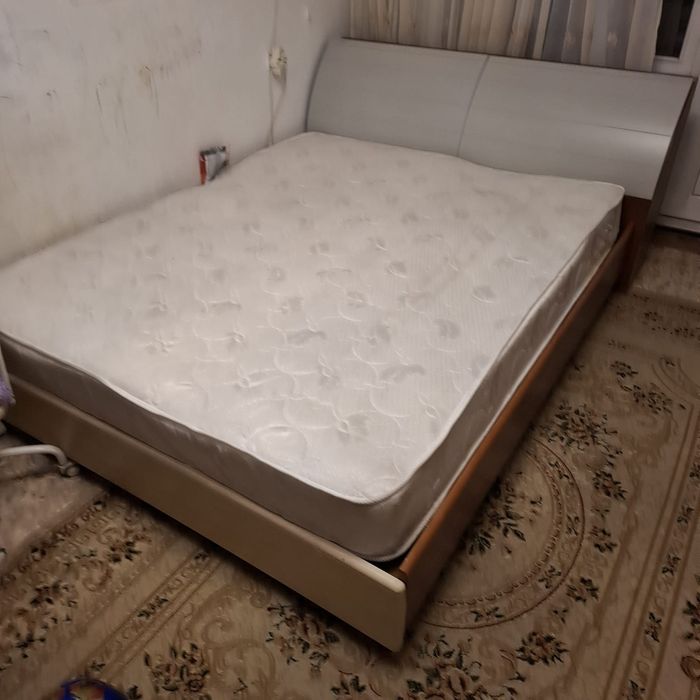 Продам 2 спальнюю кровать.