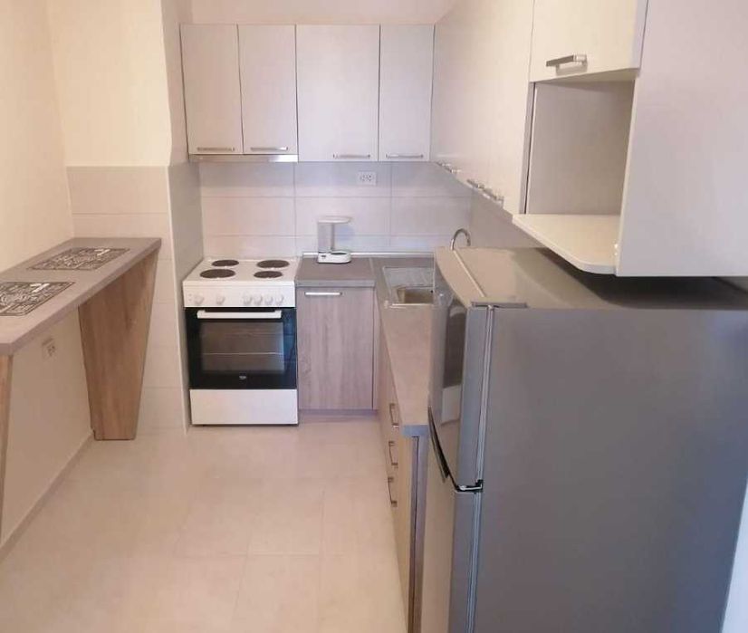 Дава се под наем Тристаен апартамент в Бургас, Център - 95 кв.м за 397.8 € - Снимка #1