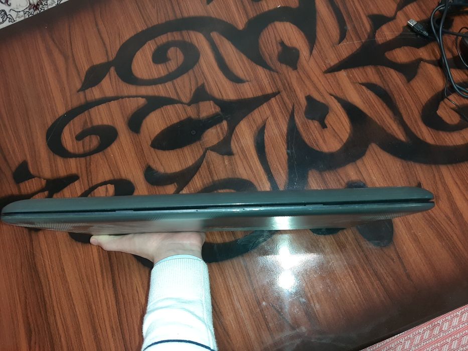 Noutbuk HP yaxshi ishlaydi