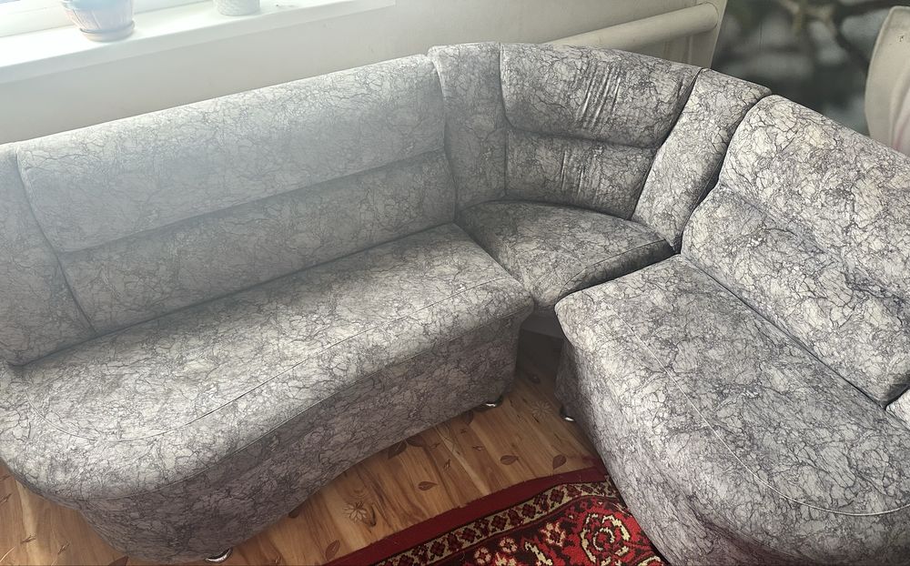 Продам    уголок.