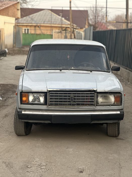 Ваз 2107.       .