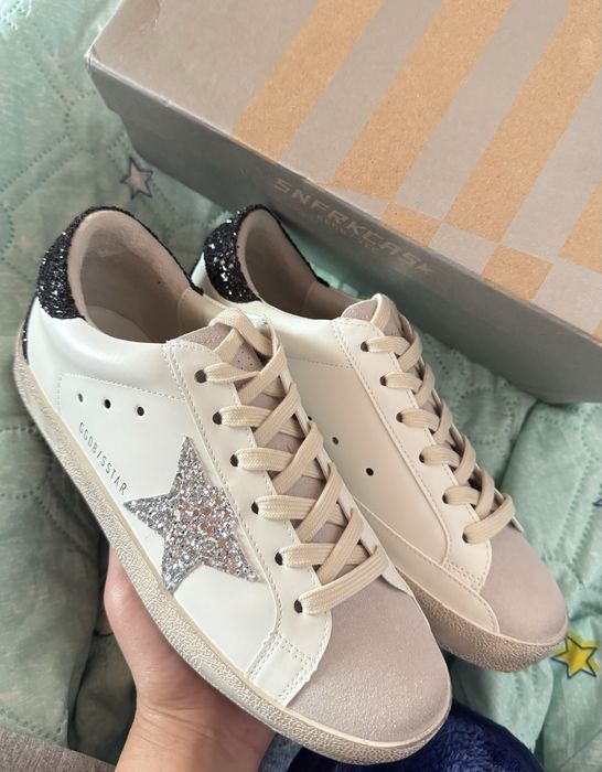 Новый кроссовка.