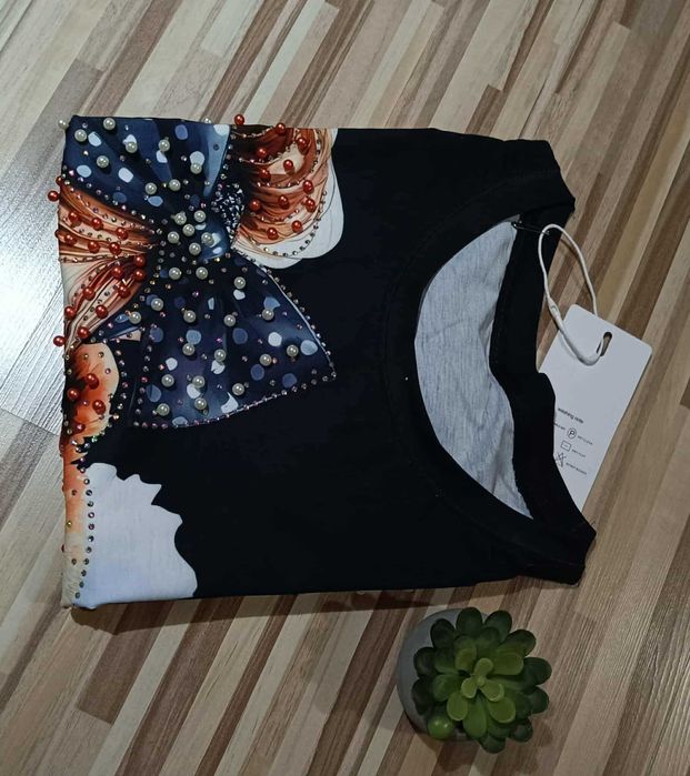 Страхотна дамска блуза с къс ракав размер ХЛ