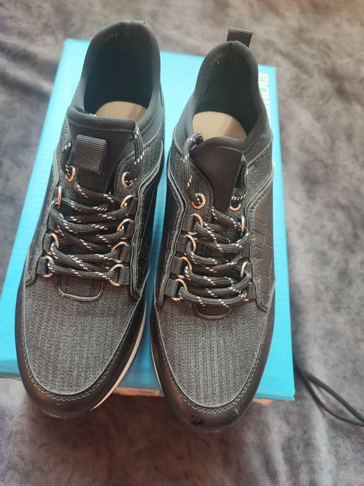 Спортни елегантни дамски маратонки 37 номер