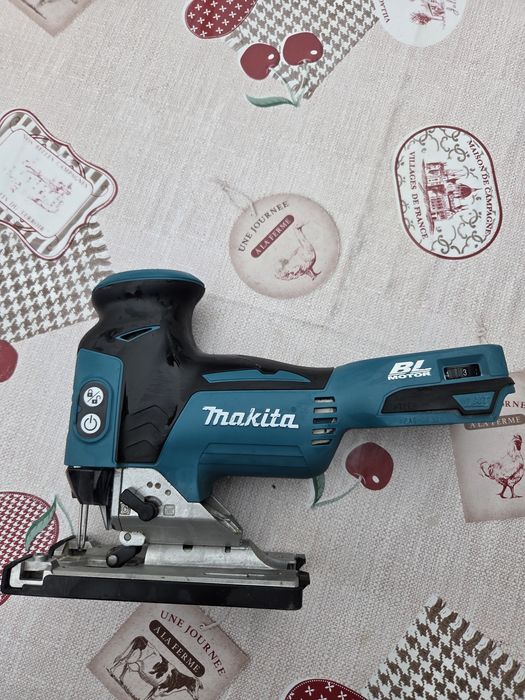 Акумулаторен прободен трион MAKITA DJV181
