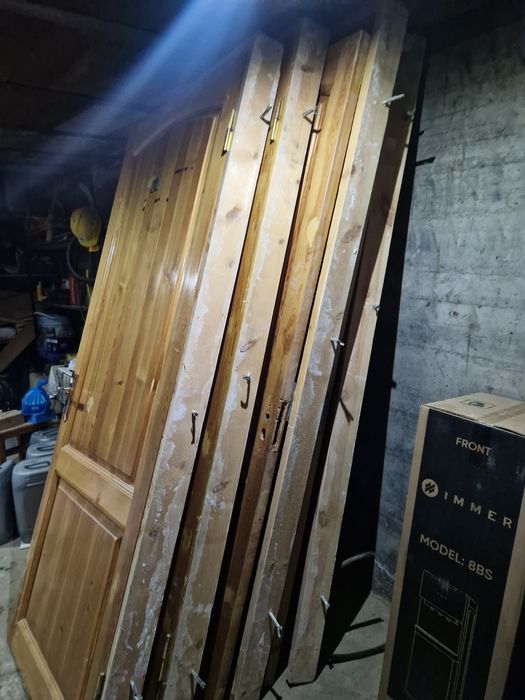 Ёгочдан эшиклар сотилади