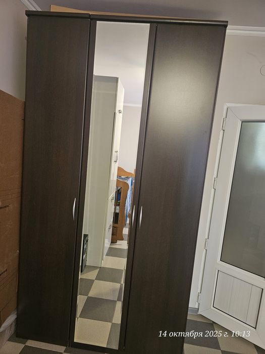 Продается Шкаф и стол