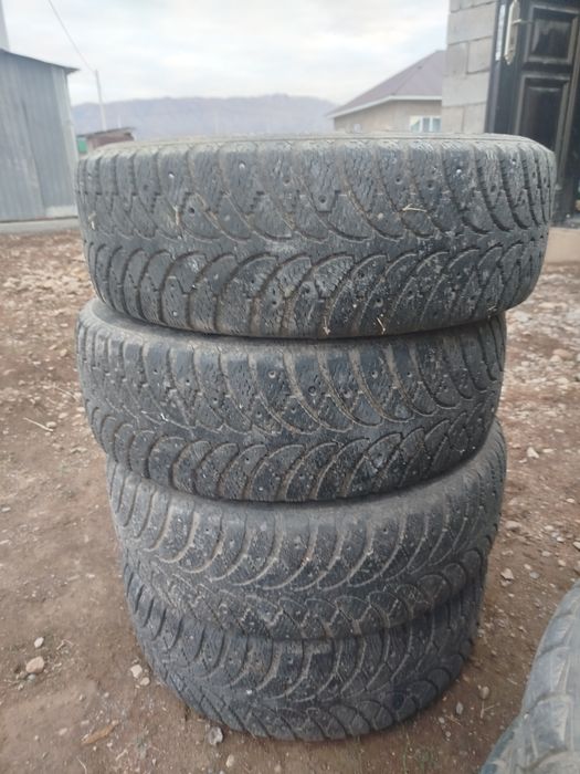 Қыстық дөңгелектер сатылады.