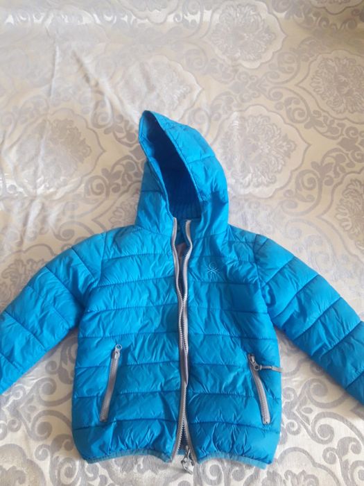 Продам недорого детские куртки