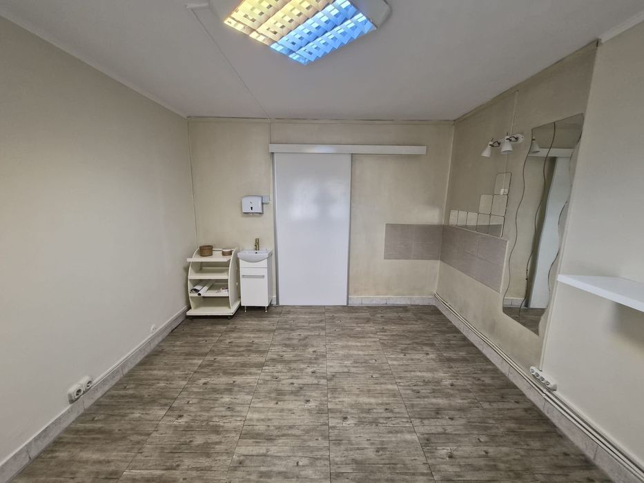 De vânzare apartament (spațiu comercial)