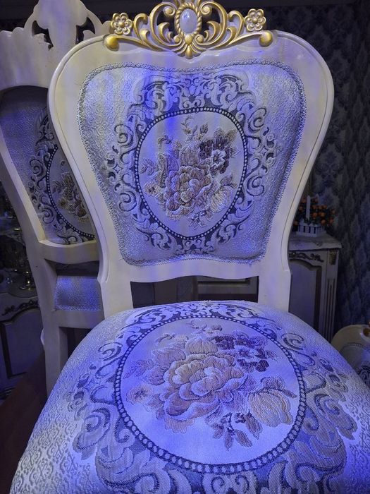 Mebel yangi 4 oy ishladim yangide duribdi ustol hamm yangi