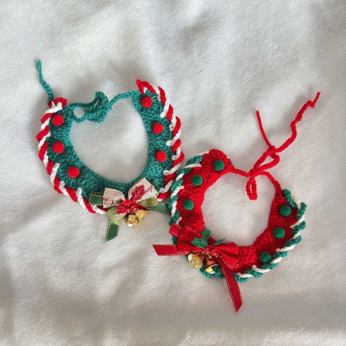 Коледна шапка елха за котка или малко куче – сладък празничен аксесоар