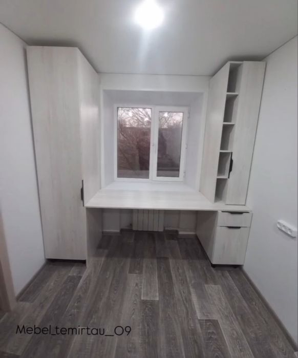 Письменный стол.