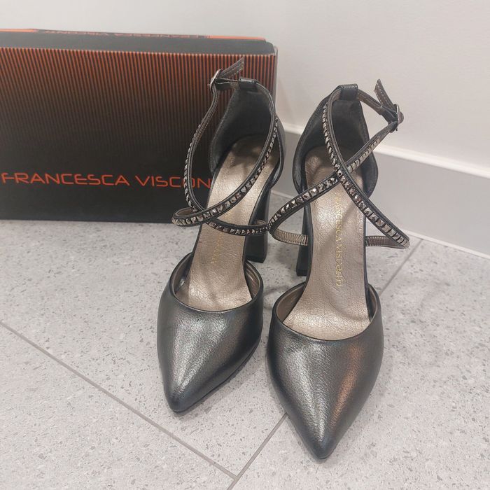 Дамски обувки на висок ток