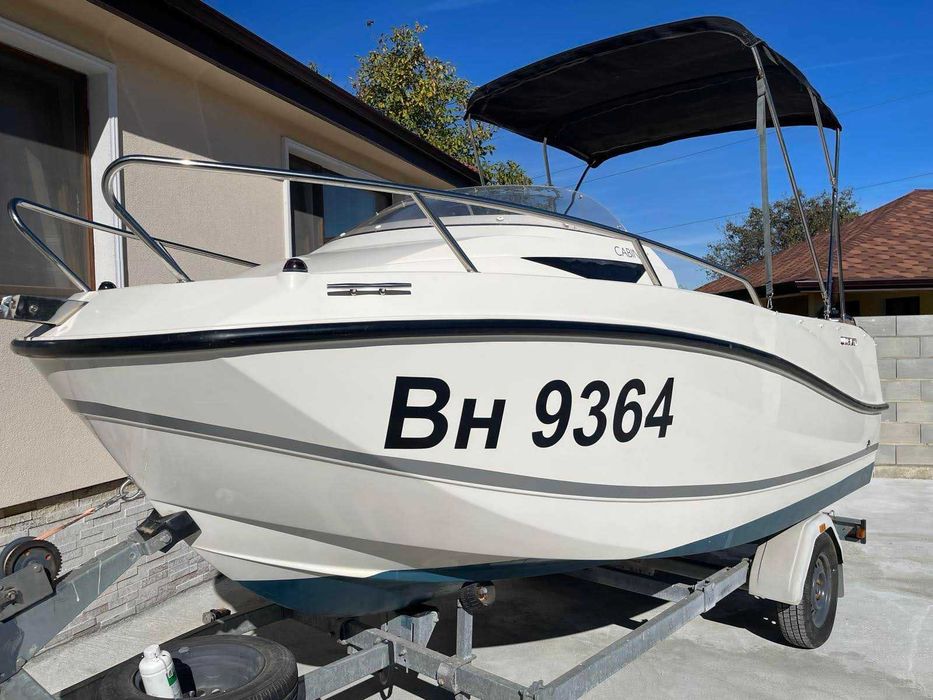 Лодка Quicksilver 455 Cabin 2017 с регистриран колесар