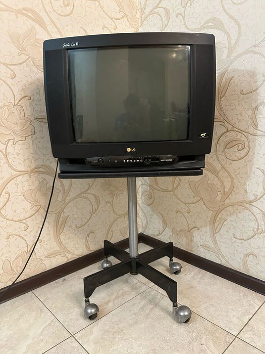 Телевизор LG ламповый