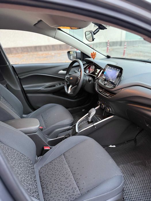 Chevrolet Onix 2023, LTZ, 27 000 км, АКПП — идеальное состояние