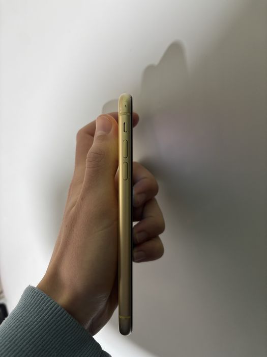 iPhone XR 64GB (Yellow)