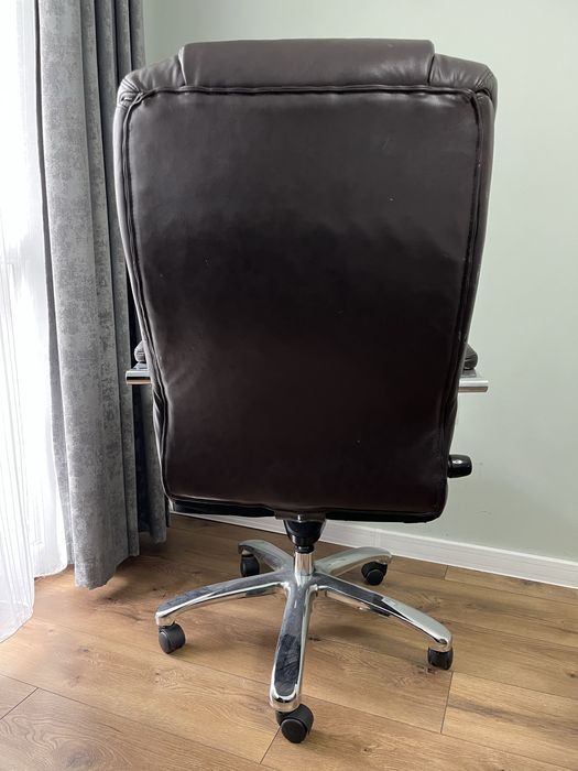 Президетски стол от кожа