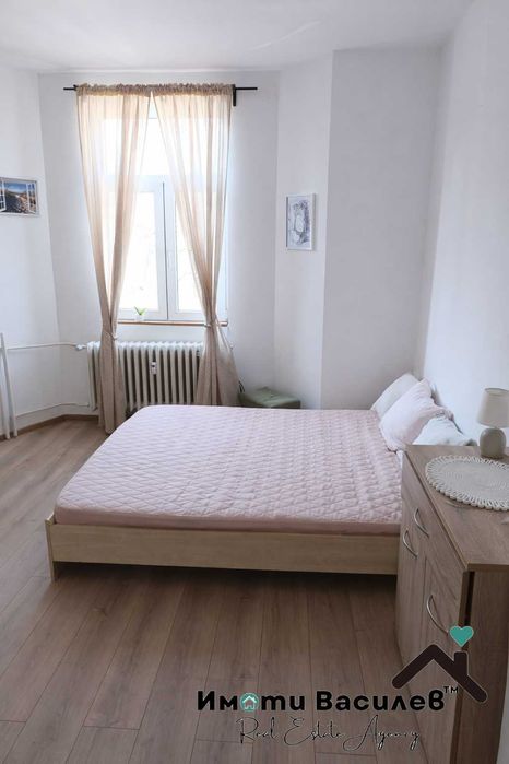 Дава се под наем Двустаен апартамент в София, Център - 56 кв.м за 747.66 € - Снимка #3