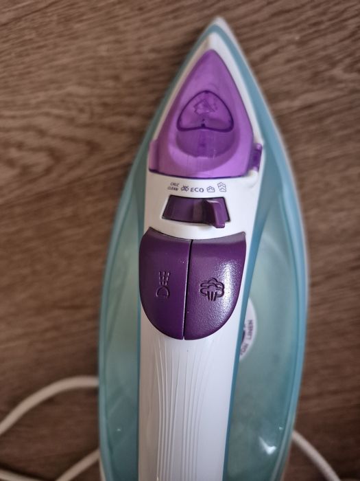 Продаю паровой  утюг