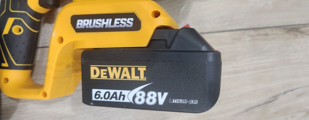 Перфоратор аккумуляторный и сетевой.