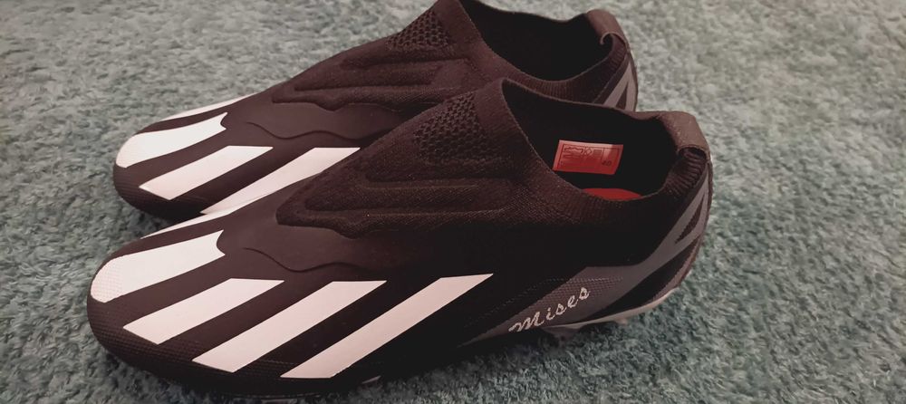 Футболни бутонки 40 номер НОВИ без вързанки