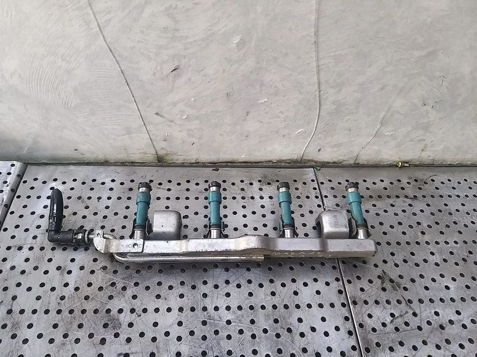 Rampa cu injectoare 1.3 b mazda 2 de 2975000460