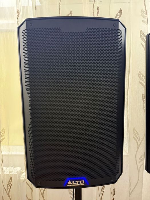 2 Boxe cu amplificator Alto TS 415, 2500W