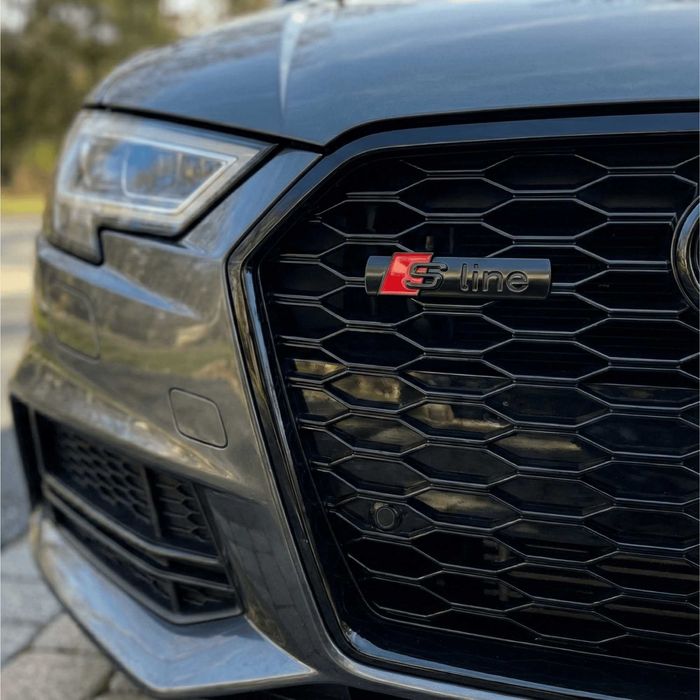 Emblema S line Grila Fagure Negru Lucios