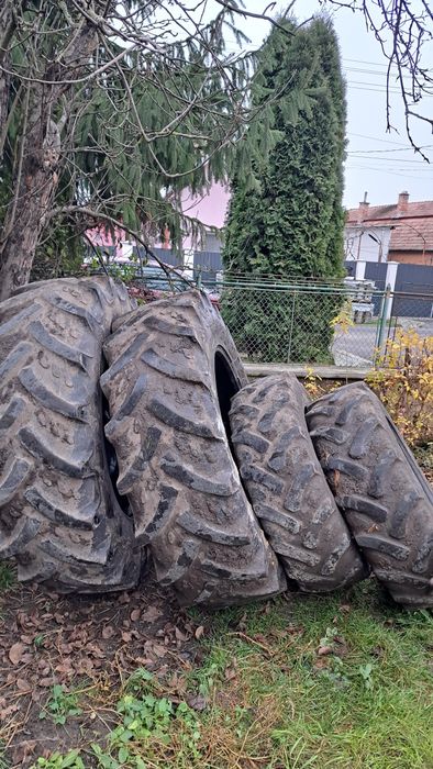 Anvelope tractor 420/85 R34 și 340/85 R24