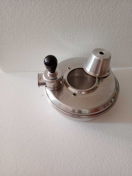 Електрически тенджери,българскиНови и втора от соца.