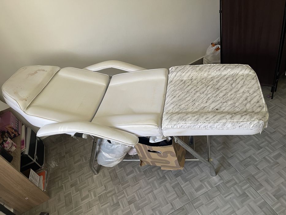 Pat cosmetica cu spatar reglabil