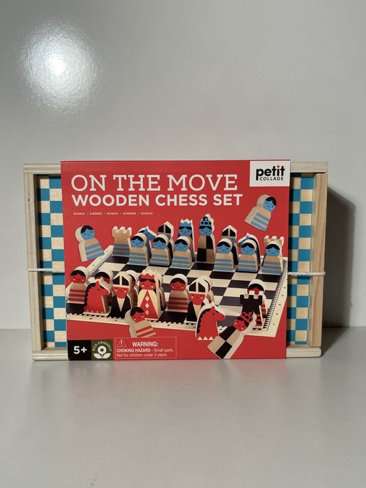 Дървен шах On the Move Wooden Chess Set