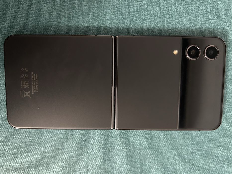 Vând galaxi flip 4