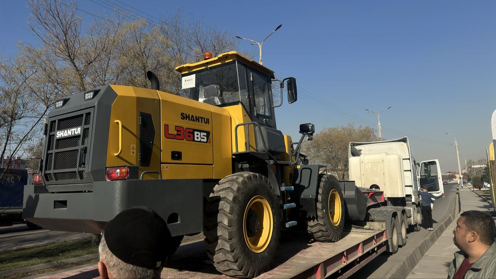 Фронтальный погрузчик SHANTUI 1.8 куб