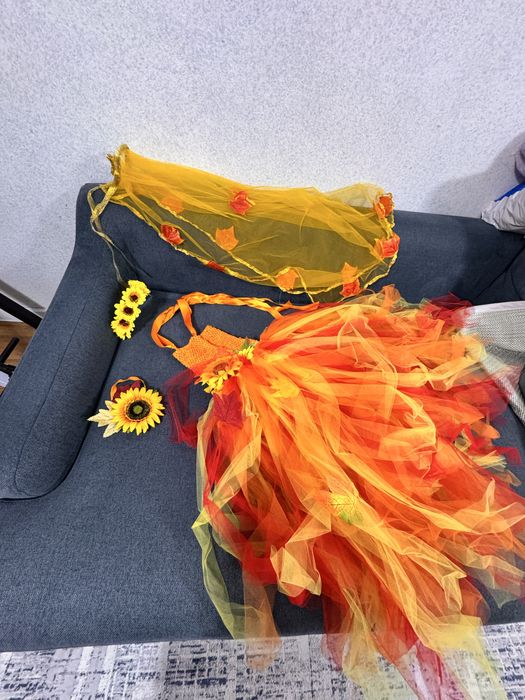 Продам костюмы для девочки