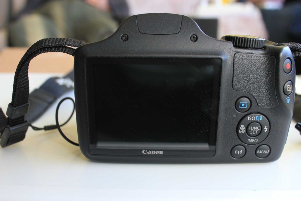 Canon PowerShot SX540 HS-4,3–215,0 mm (35 mm еквивалент: 24 – 1200 mm)