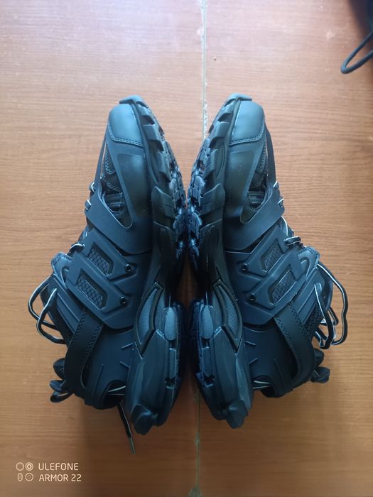 Balenciaga track