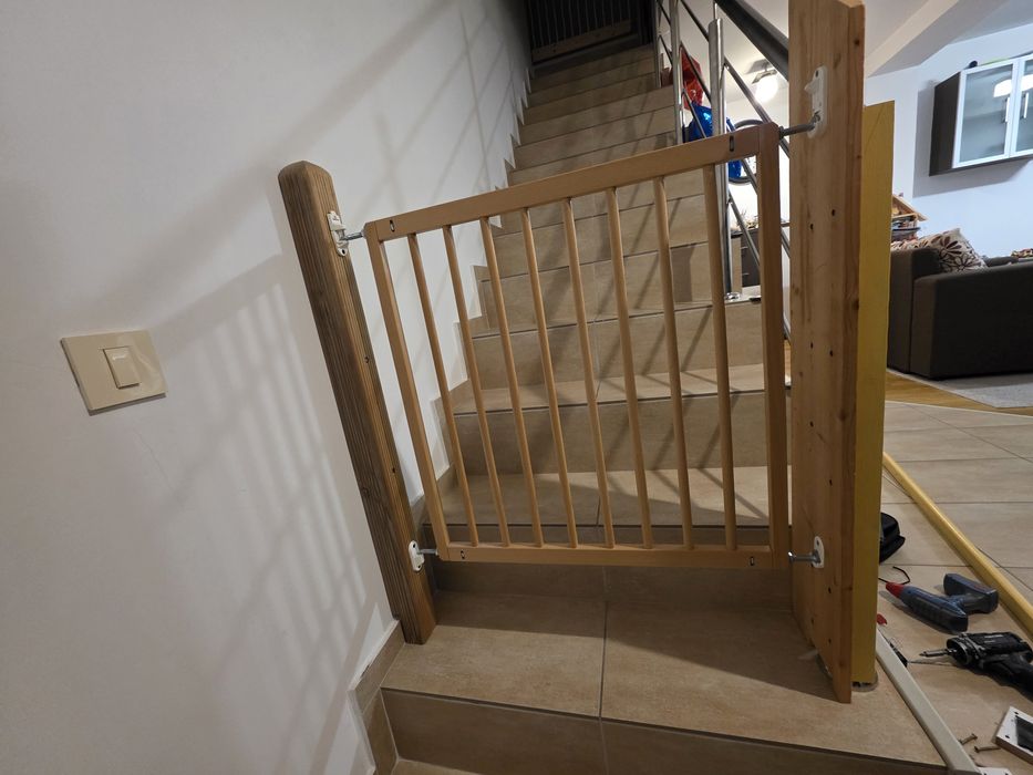 Poarta siguranta scari