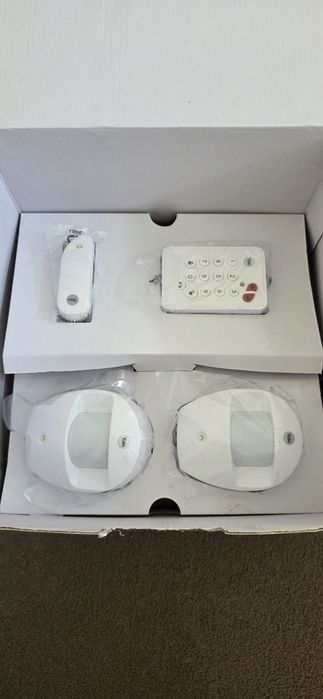 Sistem Alarma Casa Smart Yale Living – Kit Complet, Fara Abonament