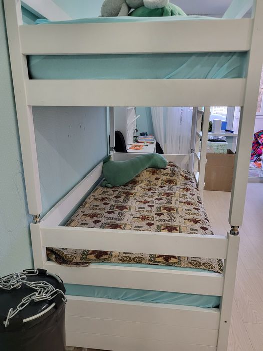 Детская двухъярусная кровать