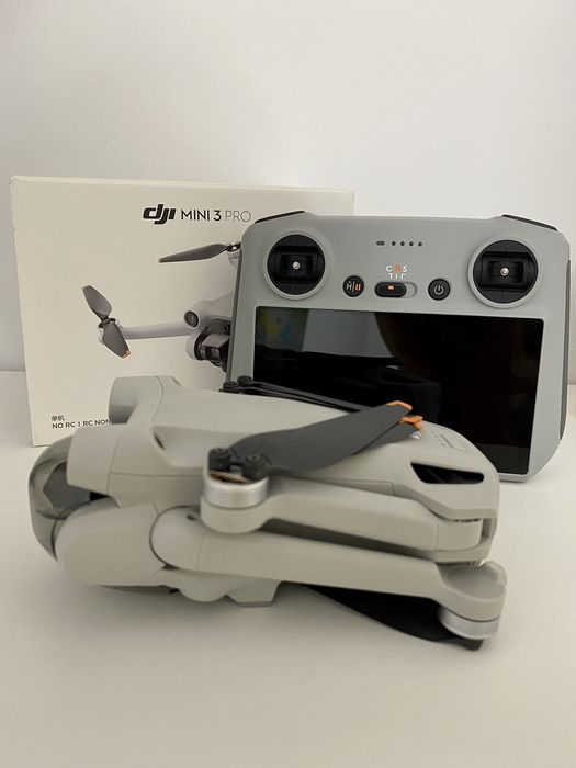 Drona DJI Mini 3 Pro cu Controller Smart