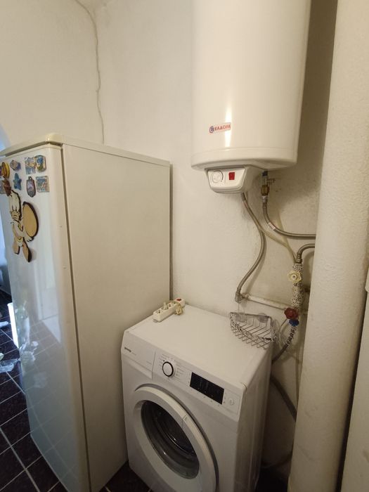 Частно лице отдава под наем 2+кухня