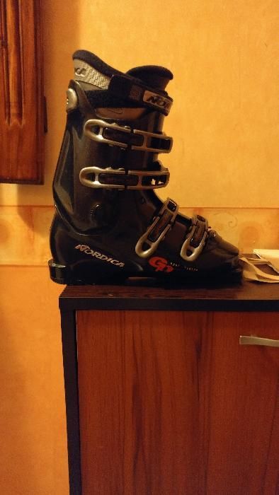 Ски обувки Нордика