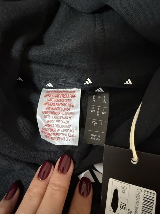 Чисто нов анцуг Адидас 122, 6-7 години